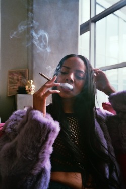 bambistyle:  Smoke &amp; Toke w/ Alycia Bella. 