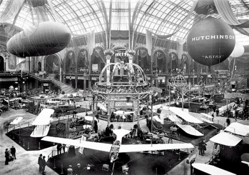 1909: Paris Air Show.