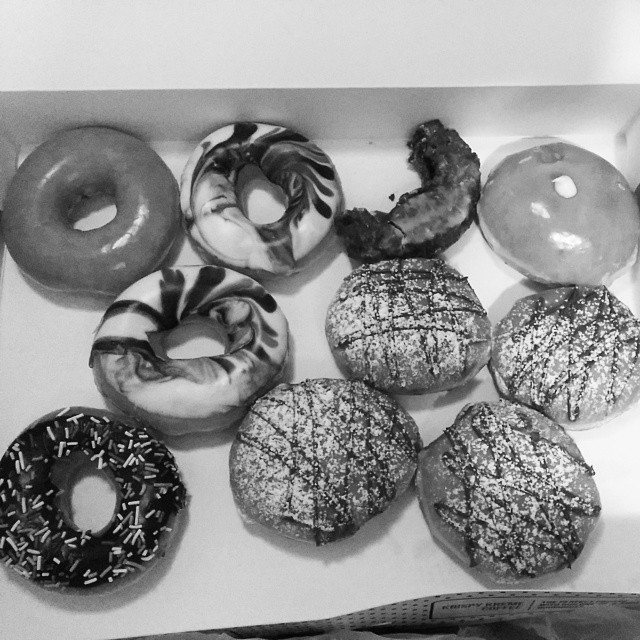 Aish! En mi casa son tan lindos!! #doughnuts #Krispykreme #yummy #sweets #rio2 #nutella