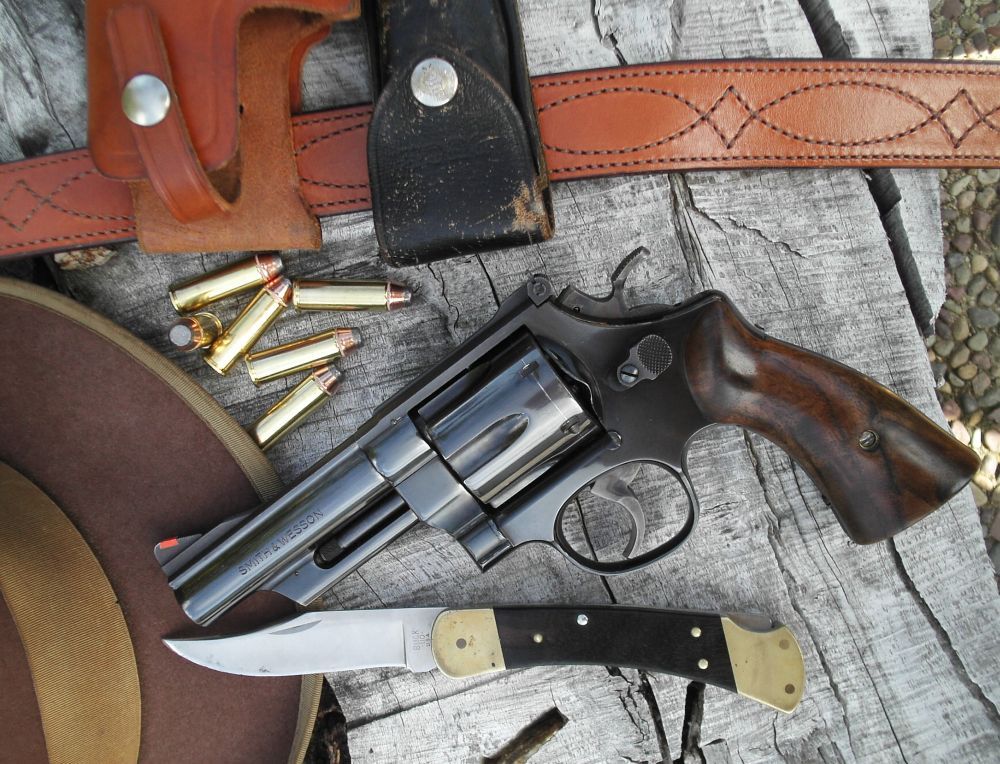 classiccrud:  S&amp;W Model 29 in .44 Magnum  Buck 110