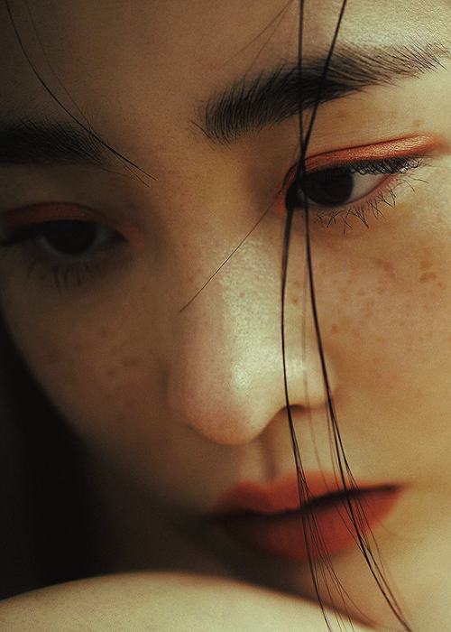 gominshi: KIM MIN HA ph. by Yoon Ji Yong for ELLE Korea (May 2022)