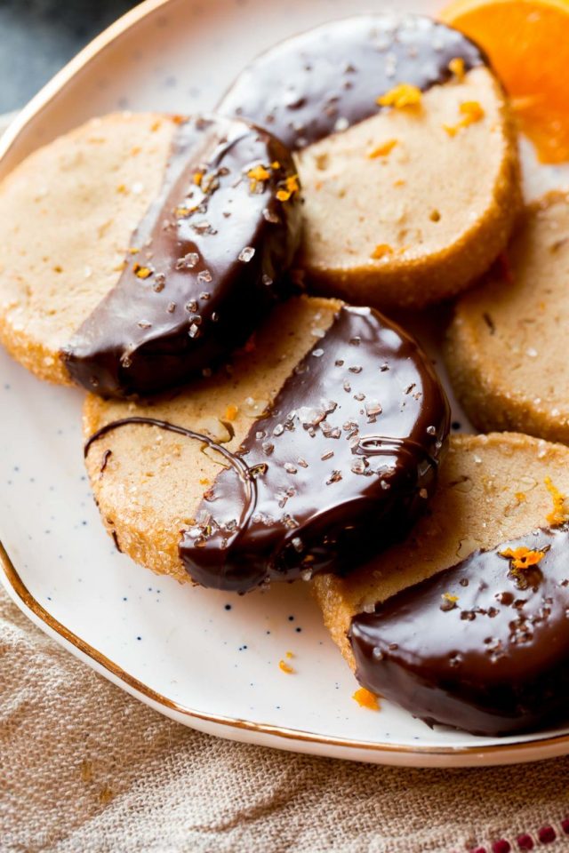 (via https://cdn.sallysbakingaddiction.com/wp-content/uploads/2016/10/dark-chocolate-orange-slice-bake-cookies-1024x1536.jpg) #recipe#cookies#orange#chocolate