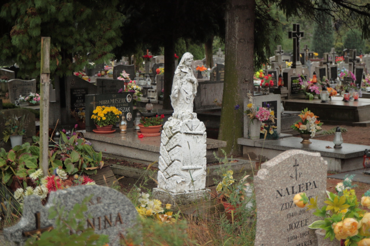 yoda-ii:    The parish cemetery in OBORNIKI ŚLĄSKIE /Lower Silesia, Poland/  