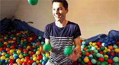 jacksgap:  ollymurs:  the bedroom ball pit!  http://www.youtube.com/watch?v=oTNGbUEWX_4 