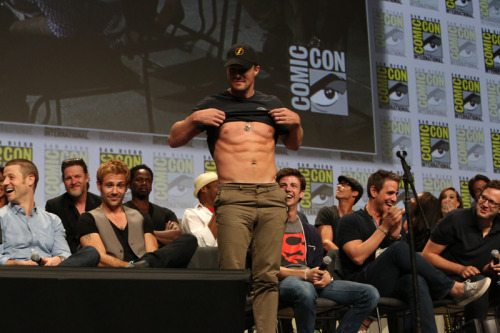 warnerbrostv:    Last night during our EPIC panel with DC Comics Master of Ceremonies Stephen Amell gave everyone a sneak peek at season three’s super villain Ra’s al Ghul, AND, of course, his abs.  If that wasn’t enough, the reactions from the