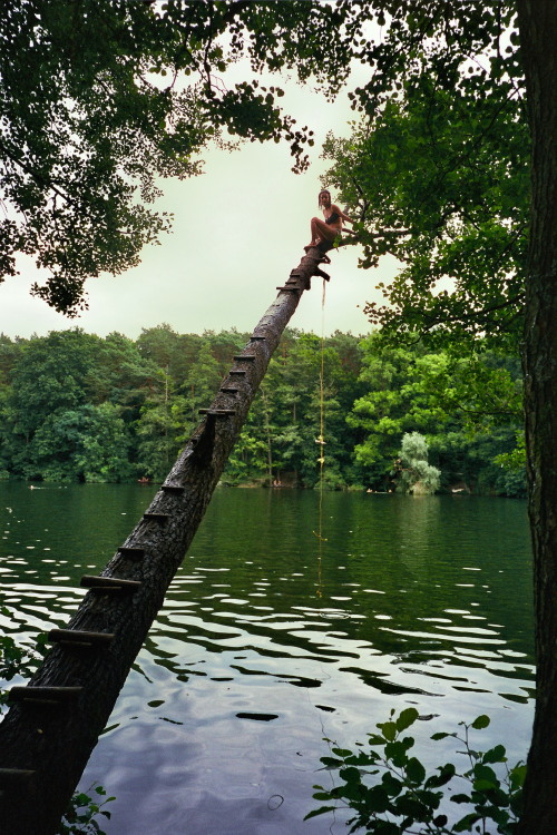 sanpelporfavor:  Sophie about to jump, Berlin, July 2015