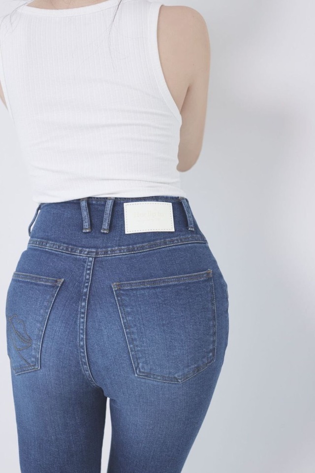 小嶋陽菜
Kojiharu’s new product, new jeans!
Her Hip To ???