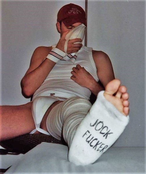 https://lovetapebondage.tumblr.com/post/152663408336