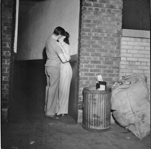 newyorkthegoldenage:  Love in an alley, 1946.Photo: Stanley Kubrick via MCNY