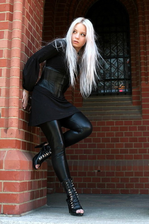 sexyinleather:www.sexyinleather.tumblr.com