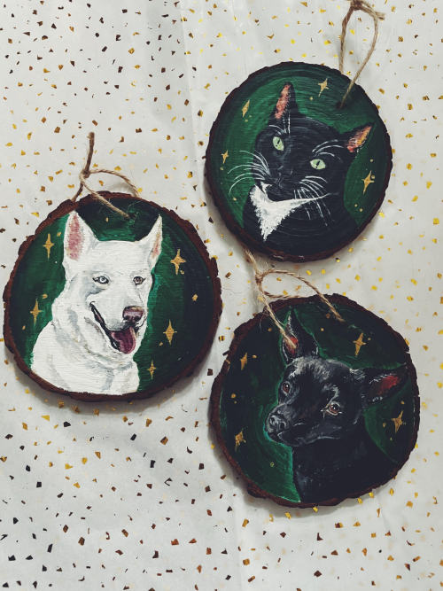  Custom Pet Portrait OrnamentsThese ornaments can be used for your tree or just to have as a speci