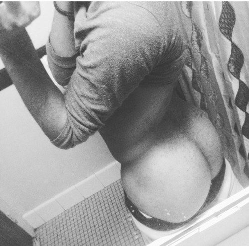 babiboi07:  http://babiboi07.tumblr.com