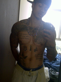 tjdawggg:  dis boi sexxy fa sho 