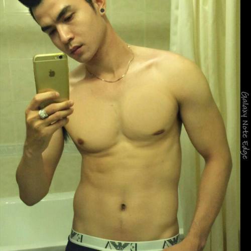 mansexy69: sexydick981: mantop106910:  長的很帥身材又很好的越南大屌同志天菜  Hott H