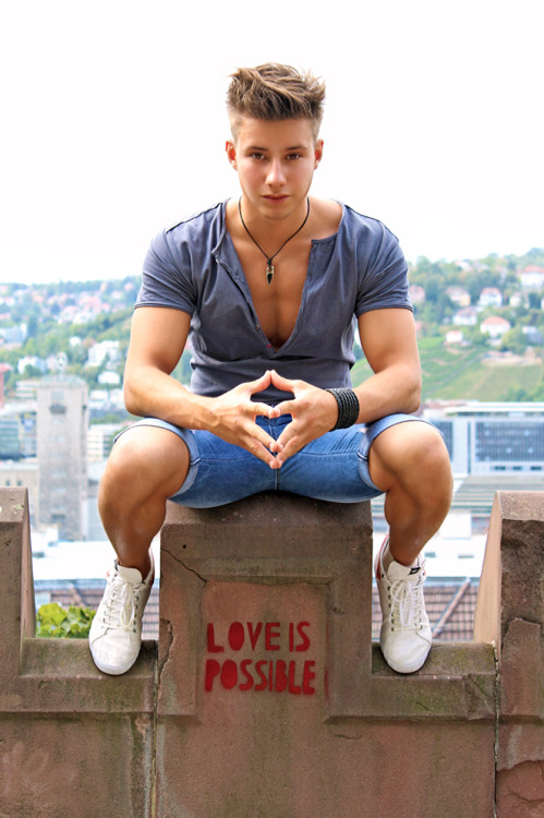 hotmalesex69:Do you believe in love? 