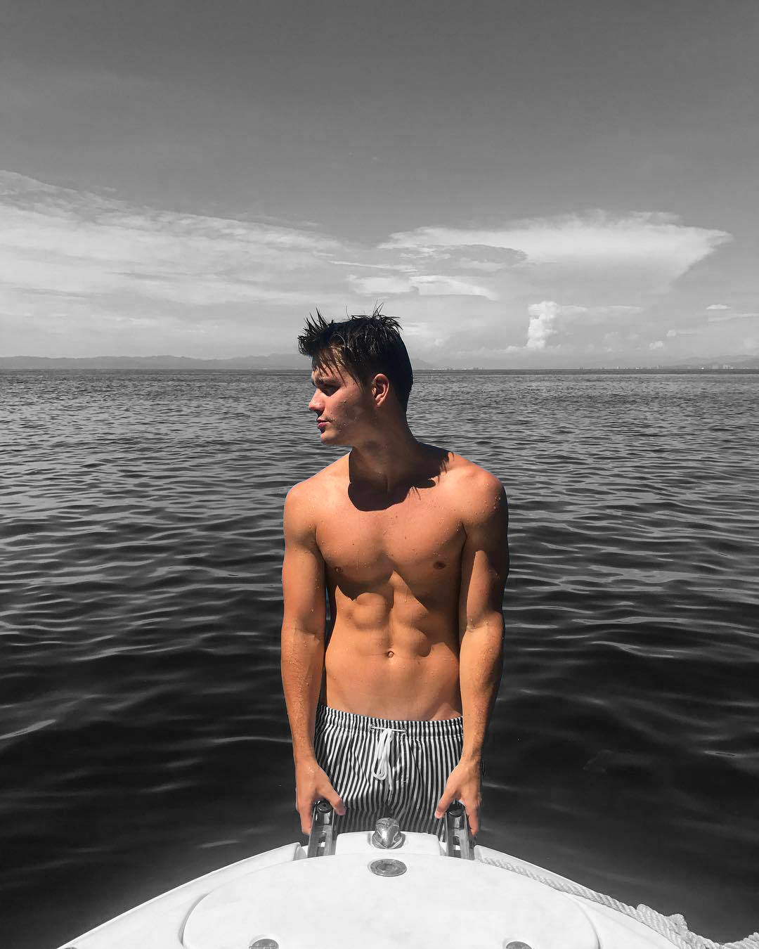 sixpackde:  https://www.tumblr.com/blog/sixpackde