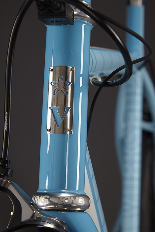 stortstorts: ktnmt: vanilla road machine so clean!