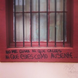 yo-elegi-vivir-contento: miserable-con-suerte:  yo-elegi-vivir-contento:  Te quiero libre, auténtica, independiente y presente. Inteligente y valiente en todo momento, yo te daré la mano sólo para ser tu complemento.  Esto va para ti, compañera combativa,