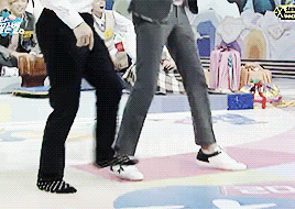 ohbaekhyuns: when you’re trying to dance to growl but chanyeol be like…