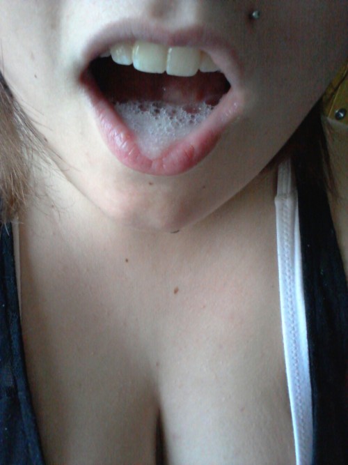 kitten-bloger: Cum anyone?