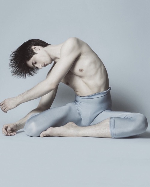 pas-de-duhhh:Xander Parish dancer with Mariinsky Ballet photographed by Brian Jamie