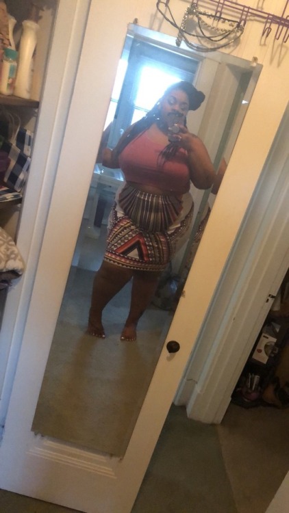 blkgrlmajic: Curves. The kinda curves I love
