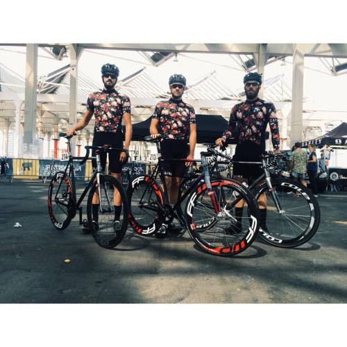 santa-catalina-bicicletas: Ready for the party #redhookcrit #santacatalinateam #ourownroad #galenes