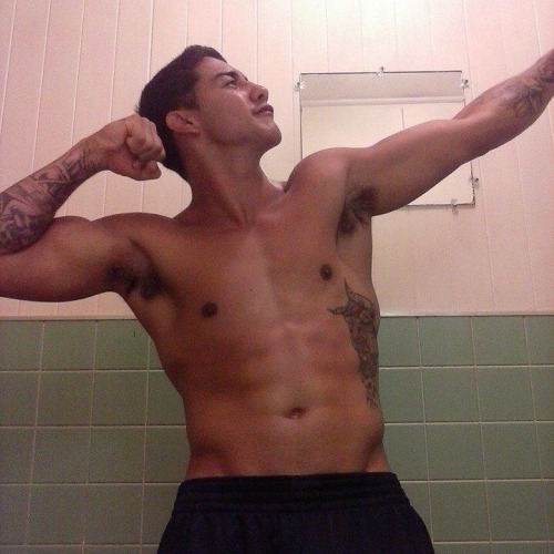 welointhe808:  titankauai:  Hot Local Stud  Damn