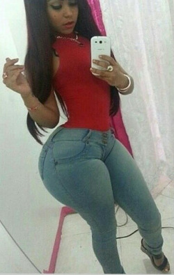 she2damnthick:Too Much Booty In The Pants