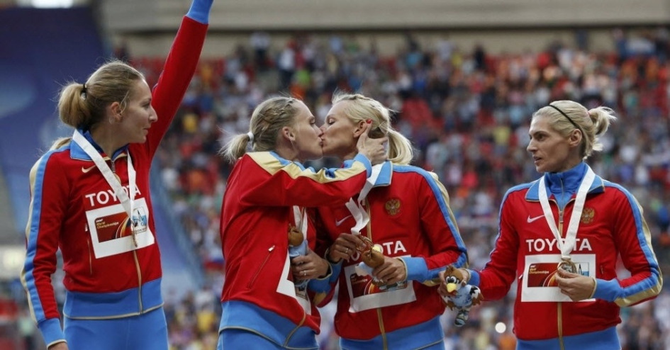 awkwardsituationist:  after winning the 4X400m gold at the the world athletics championships