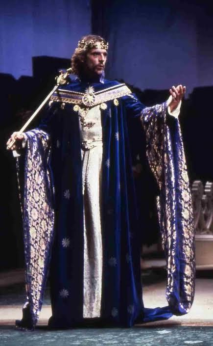 cinefantastiquemitho:Jeremy Irons as Richard II.(1986)