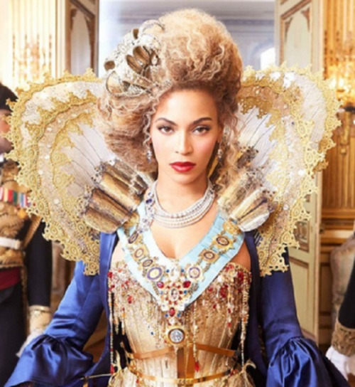 Garrard Tudor Rose Collection Necklace &amp; EarringsWorn by Beyonce in a Mrs. Carter tour promotion