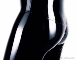 fetics:  Gotta love a shiny latex butt #latexfetish