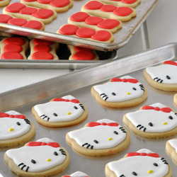 gastrogirl:  hello kitty sugar cookies with