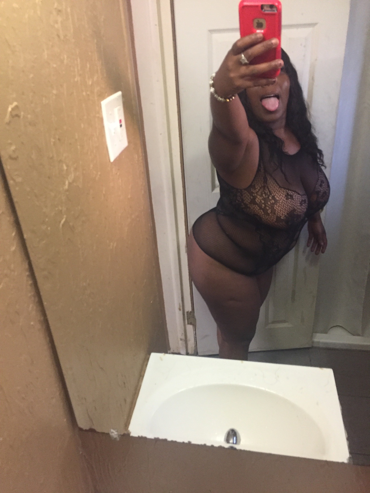 msprettykittyy:😜😜😜 it’s 8 am and I’m about to check out 