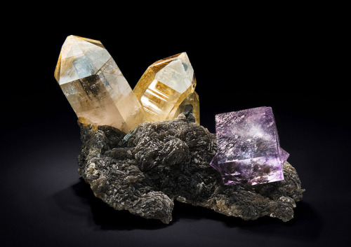 bijoux-et-mineraux:  Fluorite and Quartz - Yaogangxian Mine, Yizhang Co., Chenzhou Prefecture, Hunan
