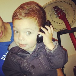 Using daddies mouse as a phone #berlinbenjamin