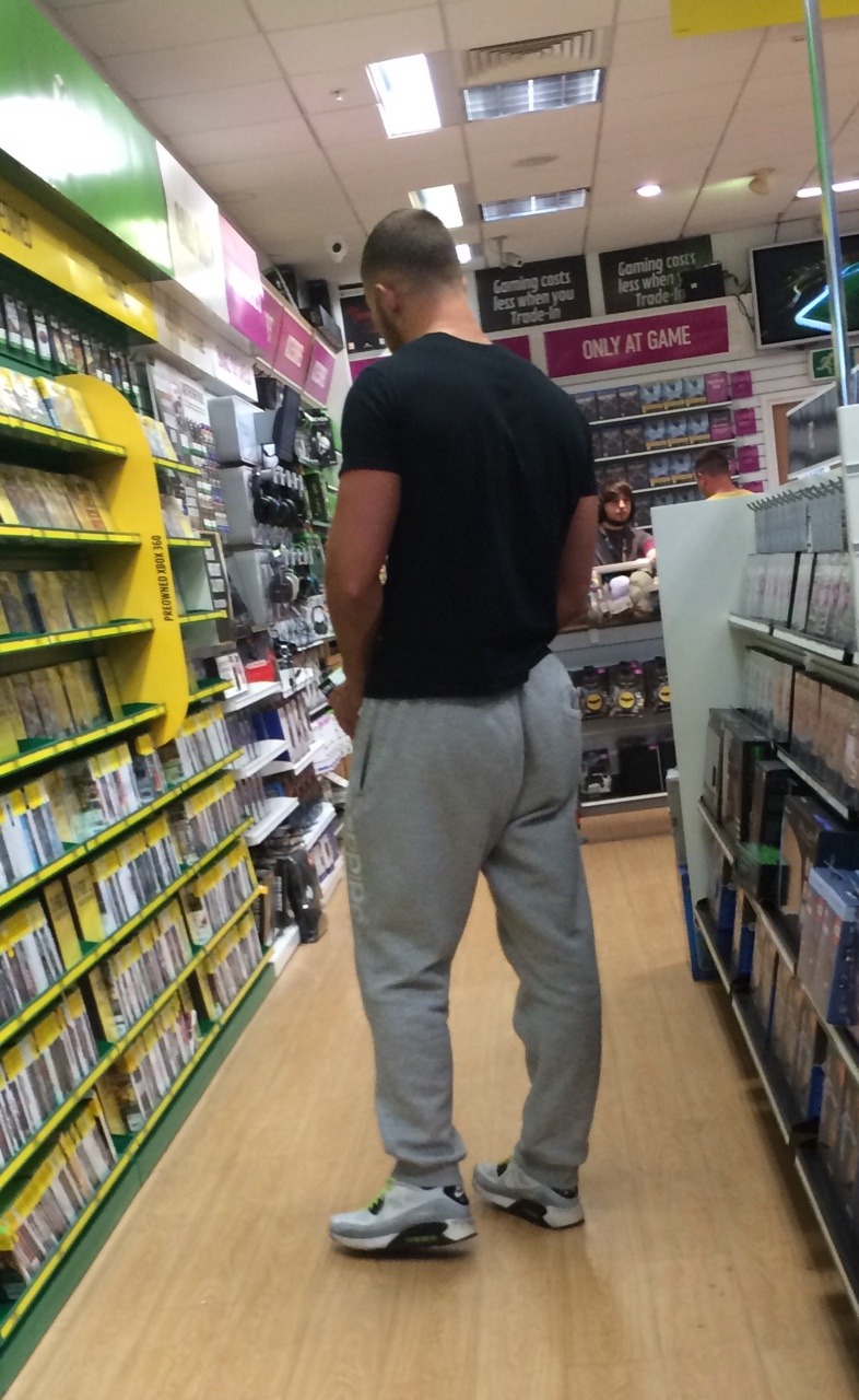 itsflyinglikeadragon:  He’d been given the shoes a week before and he had changed