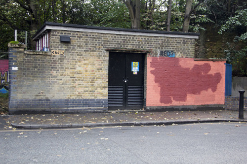 nothingbutthedreams: thewightknight:  A British graffiti artist’s year-long battle with a local council – and  how that squabble transformed an otherwise unremarkable brick building –  has been recorded in a gloriously amusing photo series. (x)