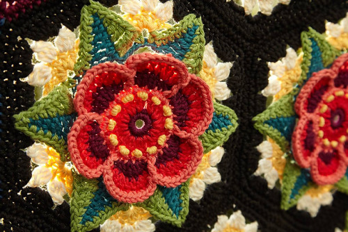 Free Crochet Pattern: Frida’s Flowers by Jane Crowfoot (available in English, German, and Dutch)cabl