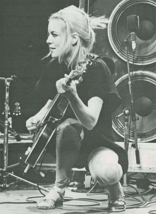 my-retro-vintage:Tina Weymouth - the bassist of “Talking Heads”   1980s