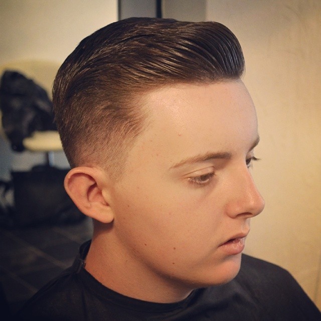 imonkeyaround:  Other side of this natural side part with pomade @kieronthebarber