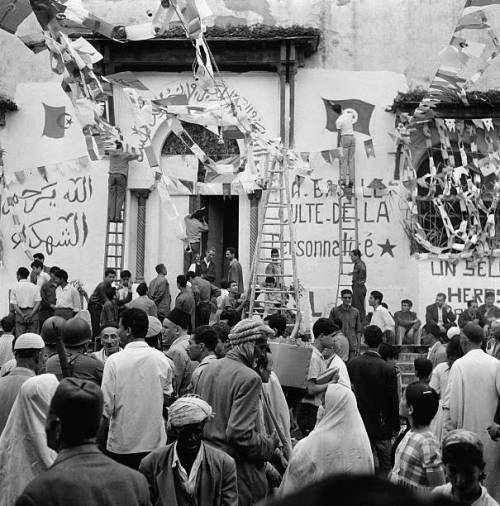 mydearalgeria:Algeria. Streets of Algiers four days after the proclamation of Independence.