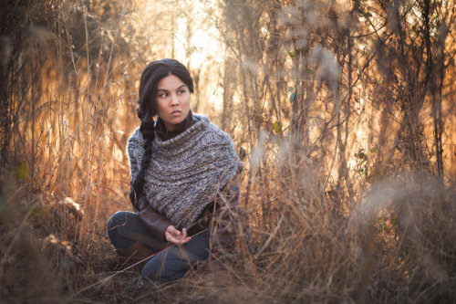 angelophile:  Katniss Everdeen photographed by starrfallphotography on Deviantart. Cosplay by Aspen of White Rabbit Cosplay and Photography. 