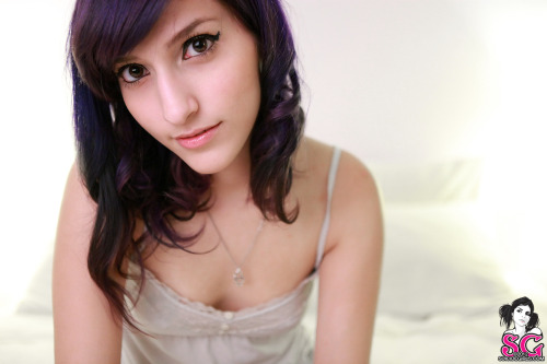 past-her-eyes:  Onyx Suicide  onyx.suicidegirls.com Link to South African SuicideGirls