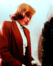 xfilesbaby:charlies-story:Favorite outfits ✦ The X-Files↪ Dana Scully (season 1)Jesus