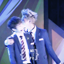 loveuxiumin:  Luhan stopped Xiumin from cheating  Just look  at him in fear of what