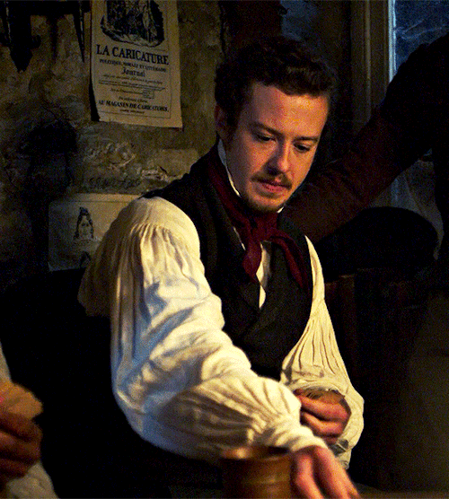 JOSEPH QUINN As ENJOLRAS Les Misérables 1.04, Dir. Tom Shankland