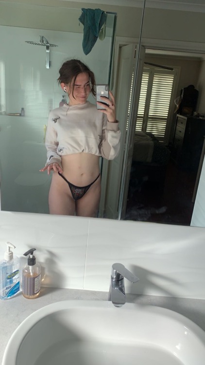 tomhoppusdelonge:tummy posting ! 