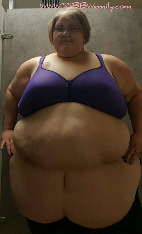 ssbbwemily:  #chubby #bigbelly #gainer #thickthighs porn pictures